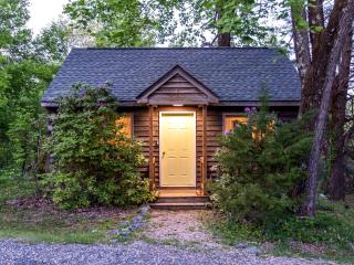 Romantic Glamping Getaway in Love, Virginia's Natural Beauty - 0