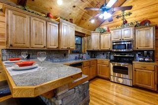 Romantic Cabin for Two with Hot Tub, Fireplace & Double Shower Near Hochatown - 3