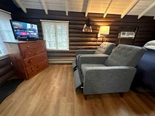 Romantic Cottage Retreat for Couples near Lincolnville, Maine - 7