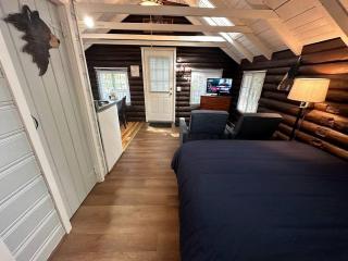 Romantic Cottage Retreat for Couples near Lincolnville, Maine - 4