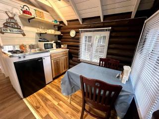 Romantic Cottage Retreat for Couples near Lincolnville, Maine - 2