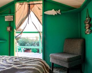 Cozy Lakeside Glamping Cabin with Mountain Views near Eastern Sierra, California - 2