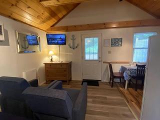 Cozy Cottage with Private Patio & Modern Amenities near Camden, Maine - 3