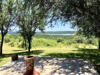 Spacious Ranch House Perfect for a Family Glamping Getaway in Mico, Texas - 3