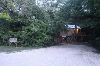 Enchanting Pecan Treehouse with Creek Views near Forestburg, Texas - 3
