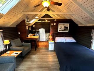 Secluded Cottage Getaway with Kitchenette near Lincolnville, Maine - 5