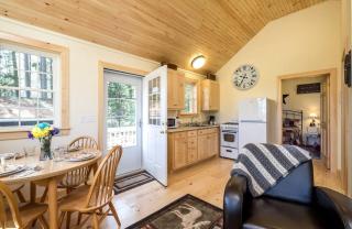 Charming Cottage Retreat with Private Deck and BBQ near Camden, Maine - 4