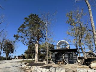 Embrace Nature in this Spectacular Tube Vacation Rental in Danville, Kentucky - 4