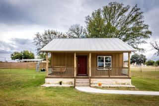 Relaxing Fredericksburg Hill Country Cottages with Porch Swings & Private Wine Collective Access in Texas - 0