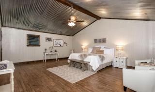 Relaxing Fredericksburg Hill Country Cottages with Porch Swings & Private Wine Collective Access in Texas - 2