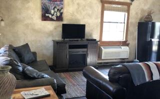 Eco-Friendly Cabin with Private Hot Tub for a Relaxing Getaway near Dallas, Texas - 9