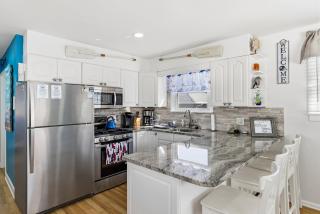 Beachside 2BR Condo in Wildwood Crest with Deck, BBQ & Parking - 7