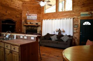 Fully Furnished Cabin with Fire Pit Perfect for Small Groups in Oklahoma - 8