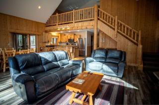 Spacious Luxury Log Cabin with Stone Fireplace & Screened Porch Near Superior National Forest, Babbitt MN - 7