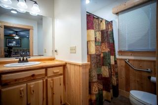 Spacious Luxury Log Cabin with Stone Fireplace & Screened Porch Near Superior National Forest, Babbitt MN - 4