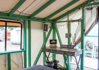 Beautiful Tented Cabin with Stunning Reservoir Views for a Unique Glamping Getaway in Bridgeport, California - 5