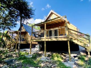Table Rock Lake Glamping Getaway in a Luxury Cabin - 1