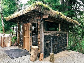 Rustic and Spacious Safari Tent in Forks, Washington, Perfect for a Glamping Getaway to the Pacific Northwest - 8