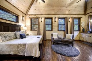 Luxury Romantic Cabin with Hot Tub, Fireplace & Rain Shower Near Hochatown - 7