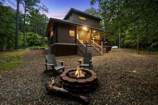 Luxury Romantic Cabin with Hot Tub, Fireplace & Rain Shower Near Hochatown - 5