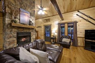 Spacious Cabin for 8 with Loft, Pool Table & Fireplace Near Broken Bow Lake - 4