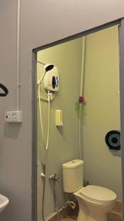 Roomah En-suite attached-bath R6 - 9