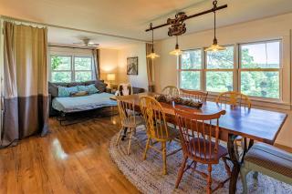 Peaceful and Serene Farmstead Retreat with Horseback Riding in Stockton, Illinois, Perfect for a Family Getaway - 8