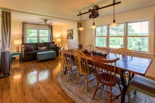 Peaceful and Serene Farmstead Retreat with Horseback Riding in Stockton, Illinois, Perfect for a Family Getaway - 1