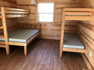Porched Cabin for a Memorable Family Glamping Getaway near Wolf River in Wisconsin - 8