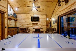 Rustic Two-Story Cabin with Hot Tub, Game Loft & Fireplace Near Broken Bow - 6