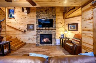 Rustic Two-Story Cabin with Hot Tub, Game Loft & Fireplace Near Broken Bow - 3