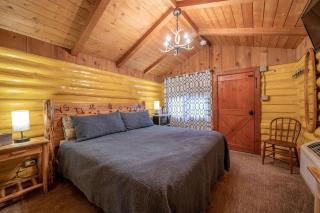 Quaint Log Cabin for Two near Henry's Fork for an Unforgettable Getaway in Ashton, Idaho - 3