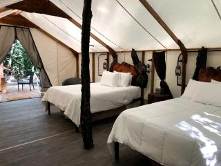 Large and Spacious Safari Tent on a Forks Glamping Resort, Perfect for an Escape to Olympic National Park - 5
