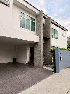 Pool Villa Ramkhamhaeng 9 - 1