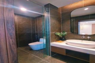 Regal Victoria Retreat Villa by Emily in Town - 2