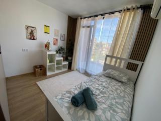 Beach and Peaches Sunny 2BR Flat - 2