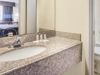 Super 8 By Wyndham San Antonio At I-10 - 2