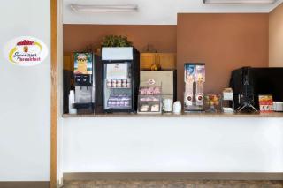 Super 8 By Wyndham Sparta - 3