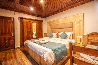 hotel four seasons retreat by cj hotel and resorts - 0