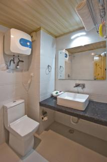 hotel four seasons retreat by cj hotel and resorts - 3