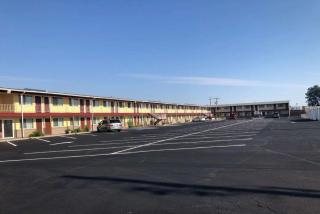 Super 8 By Wyndham Ontario - 1