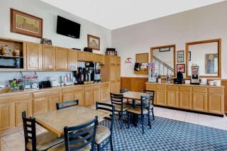Super 8 By Wyndham Keokuk - 8