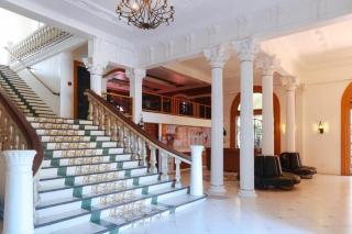 RedDoorz Plus @ Castle Chateau Iloilo - 9