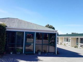 Tui Lodge Motel - 7