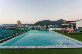 Neon Patong Hotel - 4