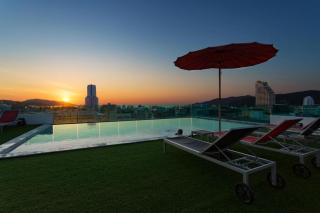 Neon Patong Hotel - 2