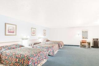 Travelodge by Wyndham Parkersburg - 2