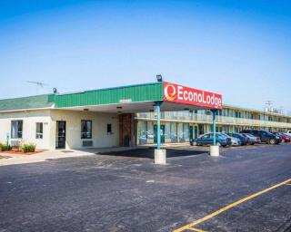 Econo Lodge Shorewood - 1