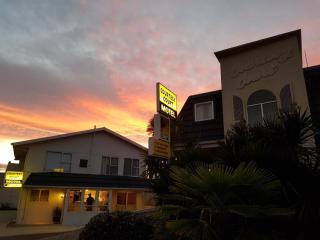 Courtesy Court Motel - 0