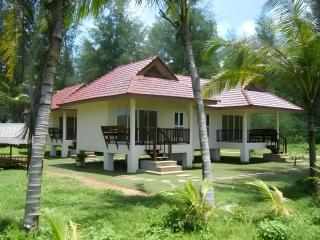 Pranee Beach Bungalows - 3